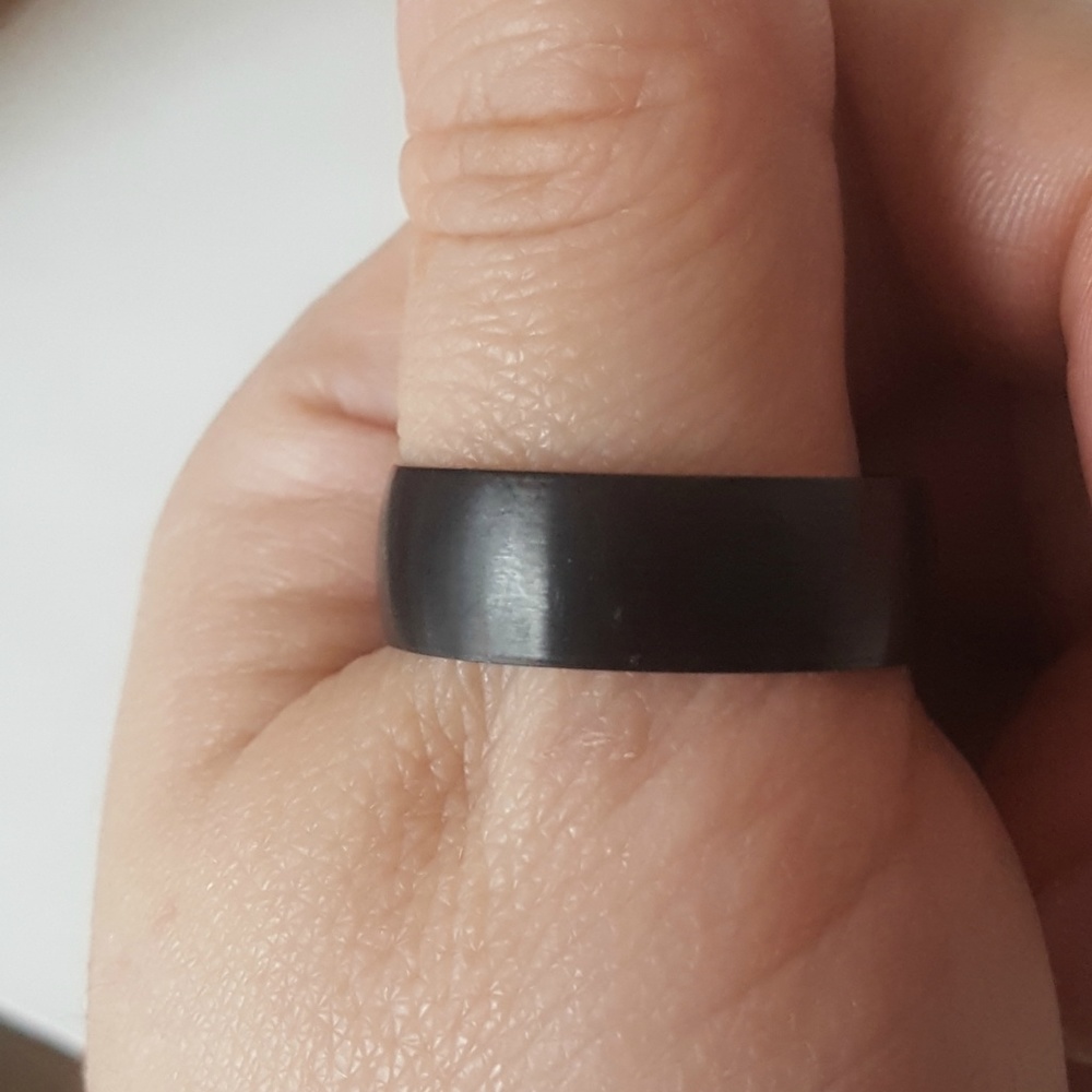 *CLEARANCE* Make an offer!Mens Titanium Matte Band - Picture 4 of 6